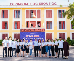 ảnh trước cổng